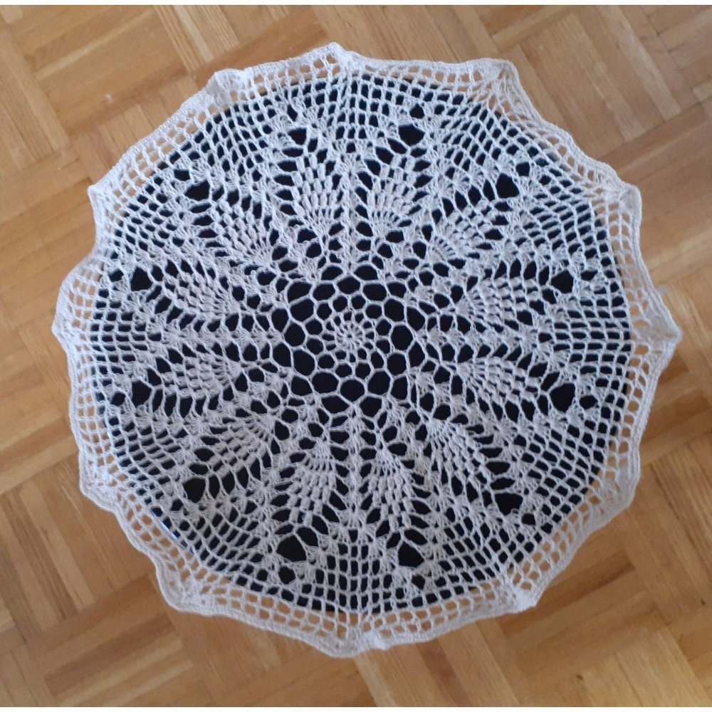 Crochet table cloth - ecru